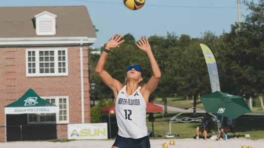 Mariana Feliciano Sanchez setting the ball at the 2024 ASUN Championships