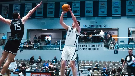Liam Murphy shoots three pointer