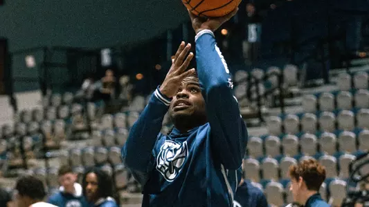 Jaylen Smith in warmups