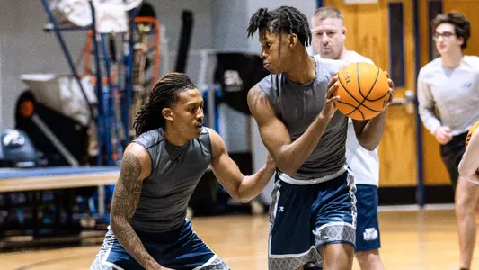 Dante Oliver and Ametri Moss at practice