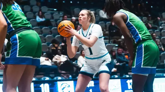 Jamisyn Stinson shooting free throws