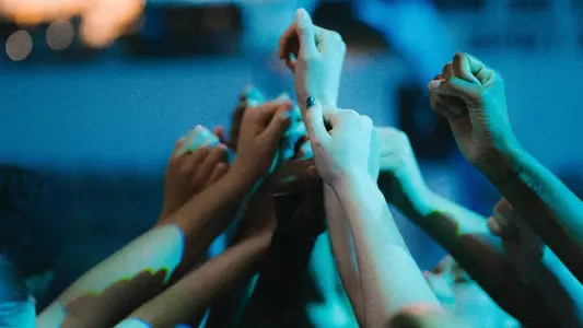 huddle up shot