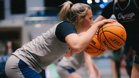 Jamisyn Stinson dribbling warmup