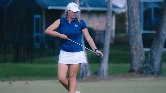 Kaitlyn Schroeder putting