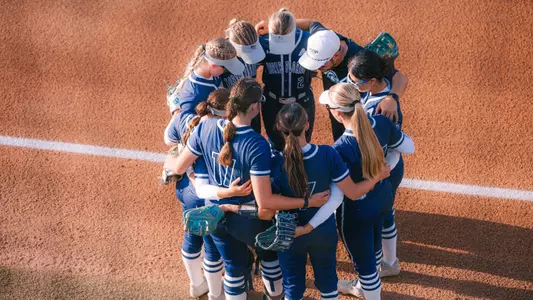 Softball group pic pregame