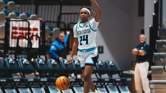 Jayla Adams basketball dribble