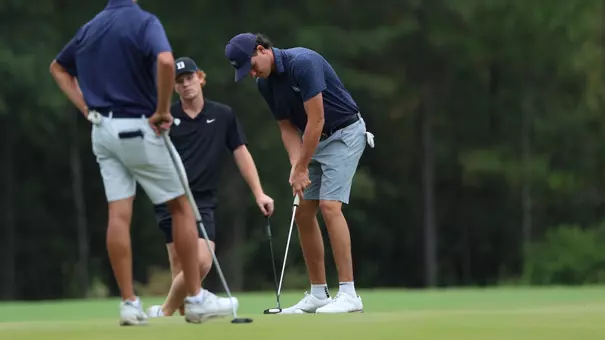 Adam Vermut putting at South Carolina