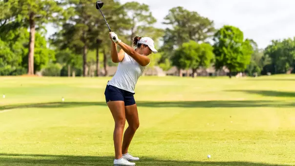 Mohea Mansbendel tees off