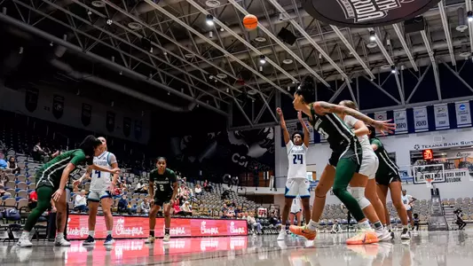 2025-26 North Florida Women's Basketball - Karyzma Pierre free throw vs. Jacksonville