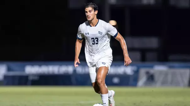 Tarik Freire dribbles ball
