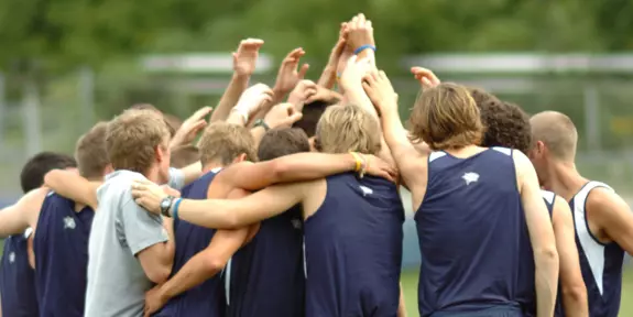 MEN'S CROSS COUNTRY FINISHES FOURTH AT NEW ENGLANDS Image