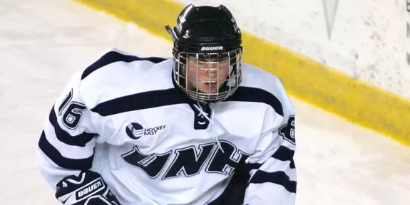 LONG'S GOAL, ASSIST LEADS #5 WOMEN'S HOCKEY PAST UCONN, 3-1 Image