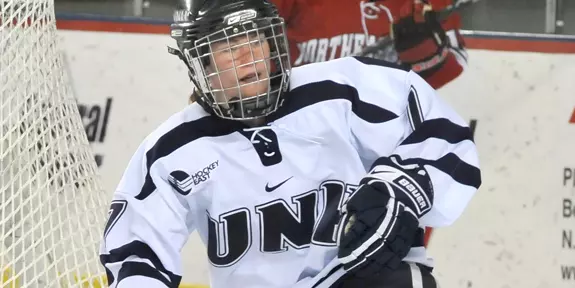PATONS' 50TH CAREER GOAL LIFTS #3 WOMEN'S HOCKEY PAST #8 BOSTON U., 4-3 Image