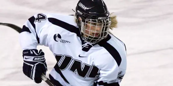 BIRCHARD'S LATE GOAL LIFTS #3 WOMEN'S HOCKEY TO 4-4 TIE WITH #8 BOSTON U. Image