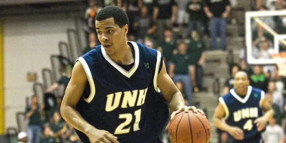 MEN'S BASKETBALL FALLS SHORT AT ARMY, 54-46 Image