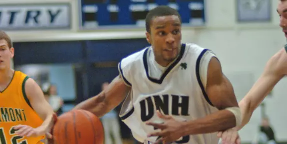 MEN'S BASKETBALL PULLS AWAY FROM CCSU TO WIN, 67-55 Image