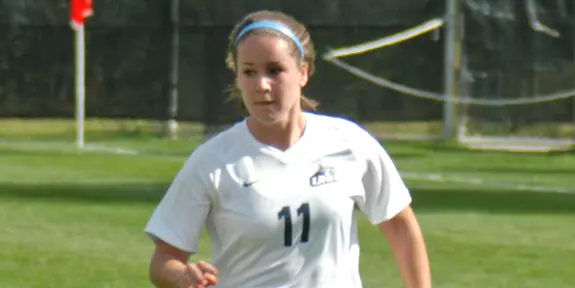 WOMEN'S SOCCER DROPS 2-1 DECISION TO HOLY CROSS Image