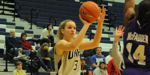 WOMEN'S HOOP FALLS TO BINGHAMTON 83-59; SIMPSON NETS 1,000th POINT Image