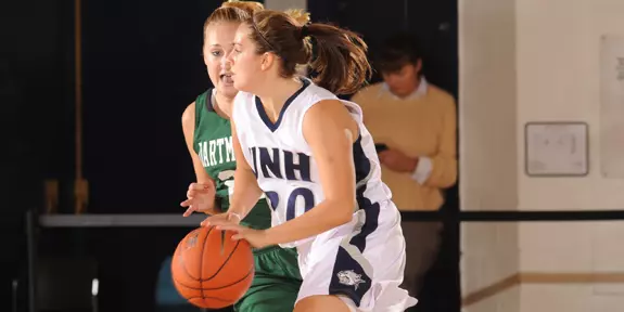 Women's Basketball Edged By CCSU, 61-48 Image