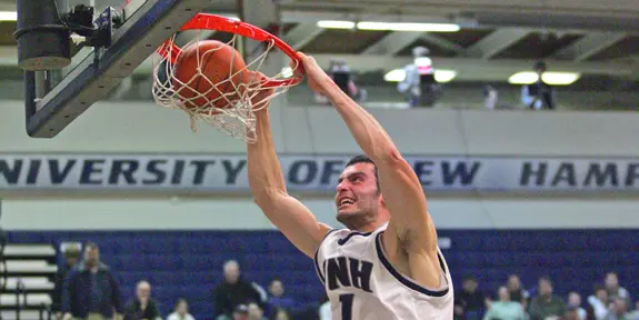 Men's Basketball Suffers 71-63 Setback Against Army Image