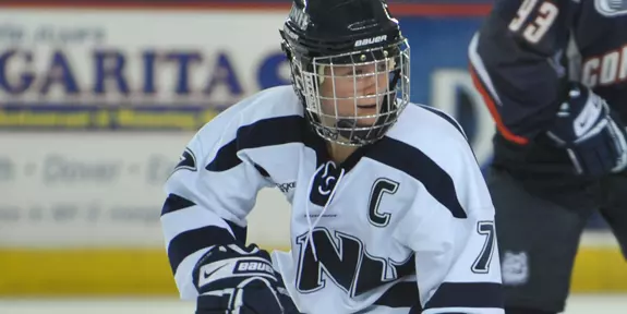 #4 WOMEN'S HOCKEY FELLED 2-1 AT VERMONT Image