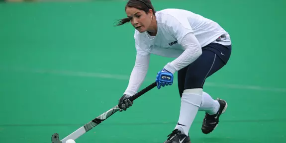 LYONS, CONNOLLY LEAD FIELD HOCKEY PAST HOLY CROSS, 5-1 Image