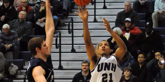 Men's Hoop Drops Conference Opener at Albany, 59-44 Image