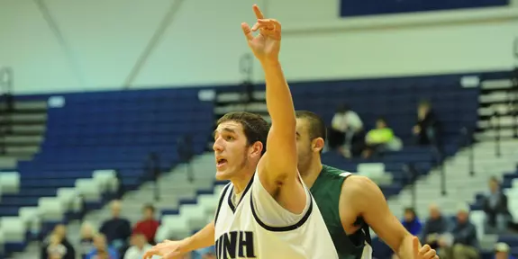 Men's Basketball Suffers 64-50 Loss at Maine Image