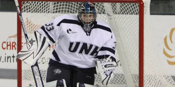 Gilligan's Career-High 24 Saves Backbones Women's Ice Hockey to 1-1 Tie Against #5 Boston College Image