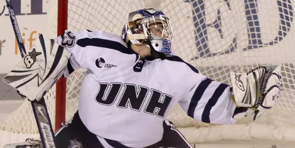 Gilligan Records 27 Saves In Two Periods; Women's Hockey Loses 11-0 At No. 2 Minnesota Image