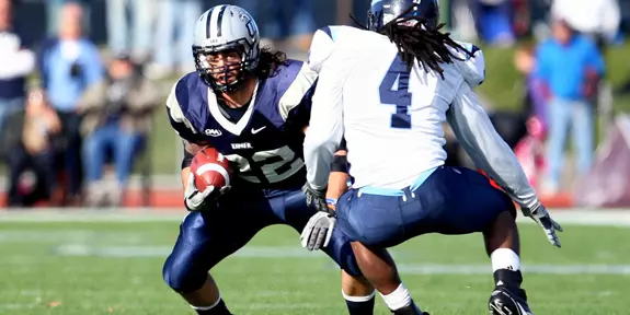 Football Rallies Past Maine, 30-27, on Senior Day Image