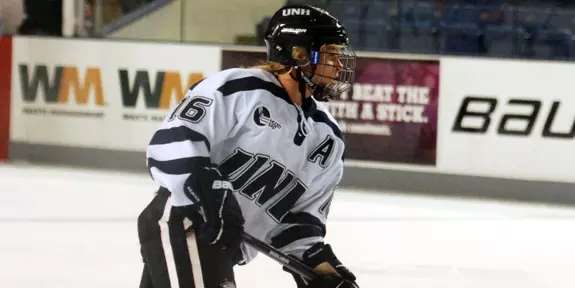 Gifford's Hat Trick Lifts Women's Ice Hockey Past Princeton, 3-1 Image