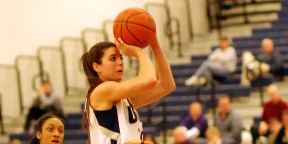 Beliveau's Late Jumper Lifts Women's Basketball Past Wagner, 73-72, In Overtime Thriller; Frame Nets 35 points Image