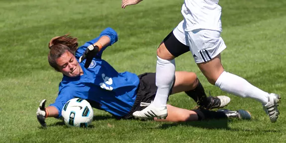 Women's Soccer Falls in 1-0 Decision to American Image