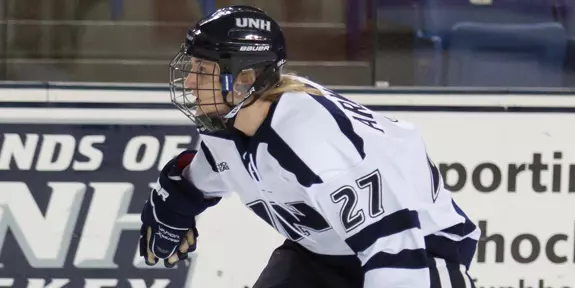 Women's Hockey Rolls Past Ontario Hockey Academy, 6-1, in Exhibition Action Image