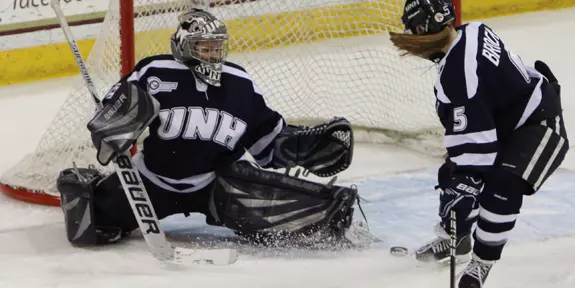 Minton Records Career-High 39 Saves; Women's Ice Hockey Upended 4-2 at #4 Boston College Image