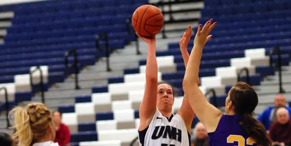 Kilpatrick scores career-high 14 points in women's basketball's 60-44 loss to Albany Image