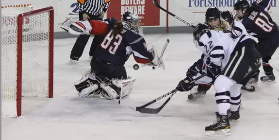 Lavoie's Career-High Three Assists Propels Women's Hockey to 5-1 Victory Against UConn Image