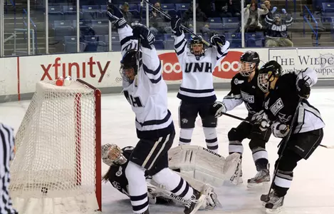Women's hockey defeated, 4-3, by Vermont in Tuesday's home opener Image