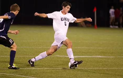 Men's Soccer Edged 1-0 at Holy Cross Image