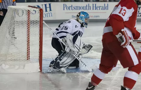 No. 9 Men's Hockey Falls in Overtime to Massachusetts, 2-1 Image