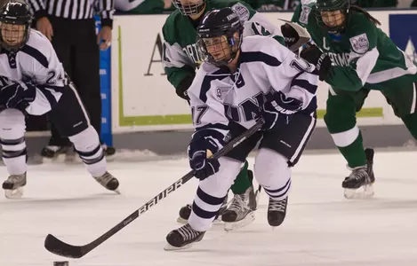 Women's Hockey Edged by St. Lawrence, 2-1 Image