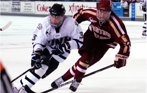 No. 9 Men's Hockey Blanks Maine, 4-0 Image