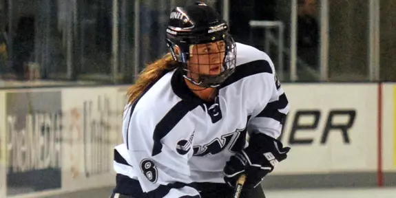 Women's Hockey Surrenders Two Late Goals, Falls 3-1 to Providence Image
