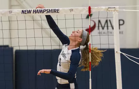 Volleyball Falls to No. 15 BYU, 3-0 Image