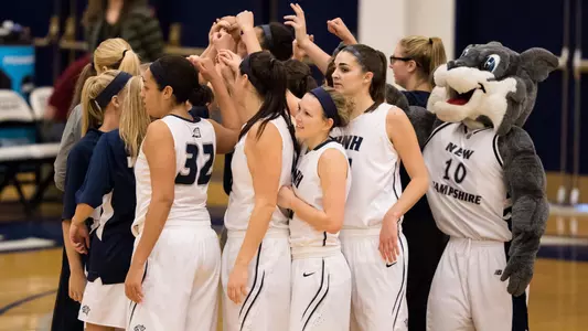 UNH WBB Team Huddle