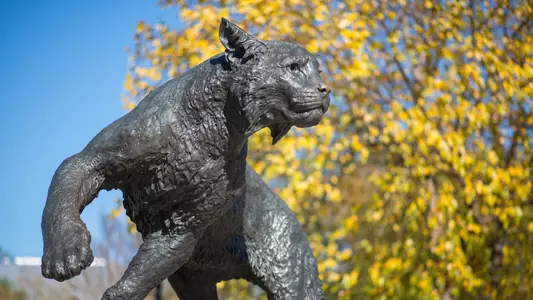 'Cat Statue
