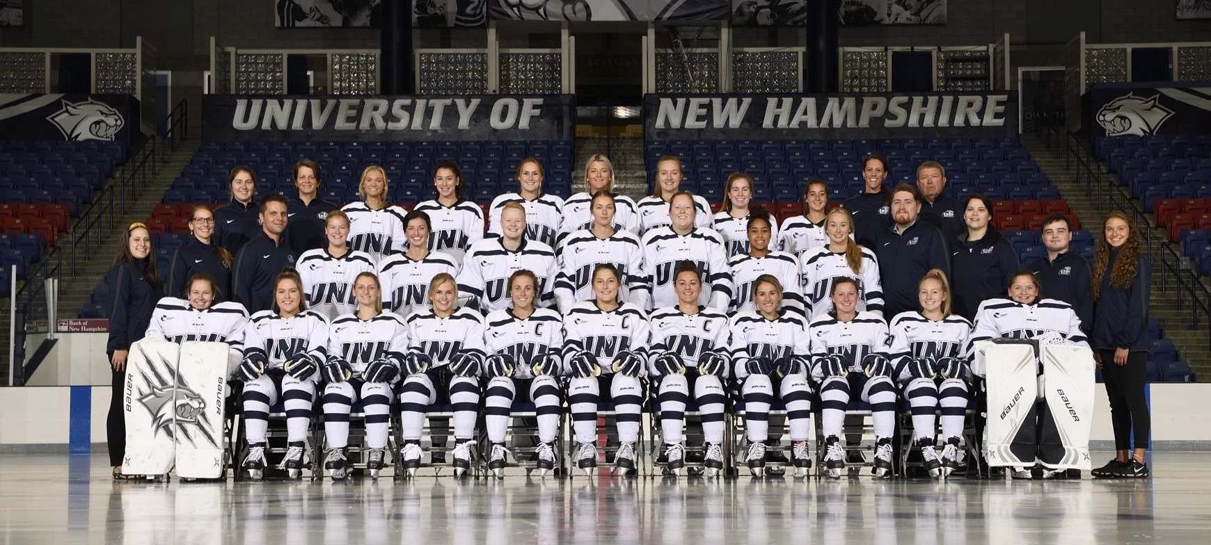 womens hockey team photo 2019-2020 cropped