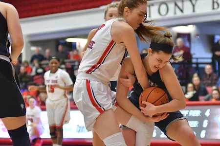 Freshman Ivy Gogolin had 14 points and four rebounds against Stony Brook on Saturday.