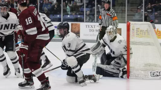 Ryan Verrier (No. 3) set to help goalie Mike Robinson out.